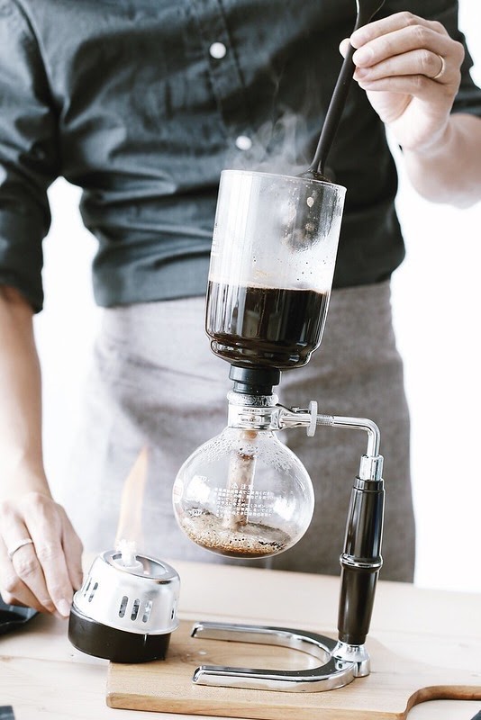 pha cà phê bằng bình Siphon
