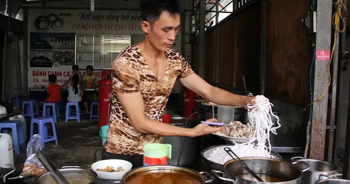 Review Quán Bánh Canh Cá Lóc Cường Đô La: Hương Vị Thuần Việt Và Câu Chuyện Sống Trọn