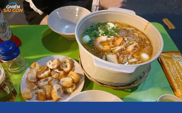 Đánh Giá Chi Tiết Quán Bánh Canh Cua Bà Ba Quận 5: Trải Nghiệm Đậm Đà Về Món Ăn Vỉa Hè