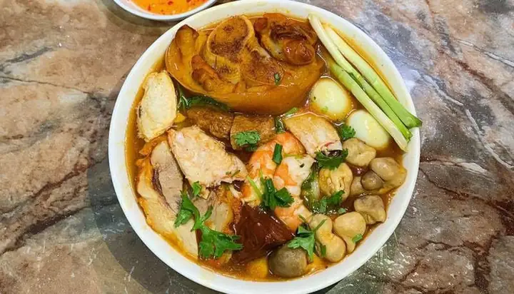 Bánh Canh Cua Út Thảo: Trải Nghiệm Hải Sản Đậm Đà Tại Quận Bình Tân