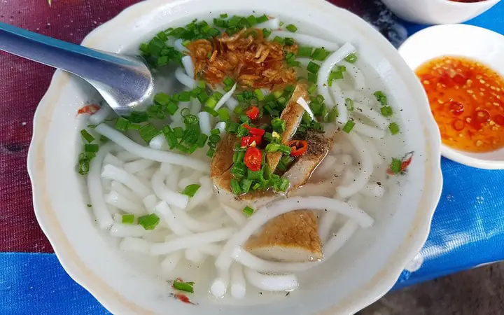 Bánh Canh Trần Văn Ơn: Review Quán Ăn Vỉa Hè Gắn Liền Ký Ức