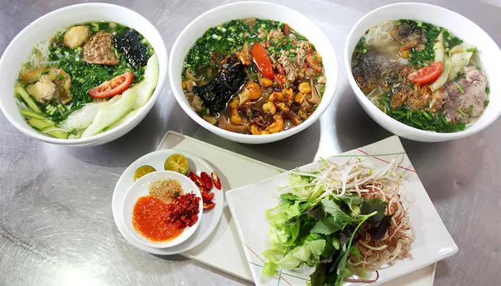 Review Quán Ăn Cô Yến: Bánh Đa Cua Hải Phòng Đúng Vị Hay Chỉ Điểm Số?