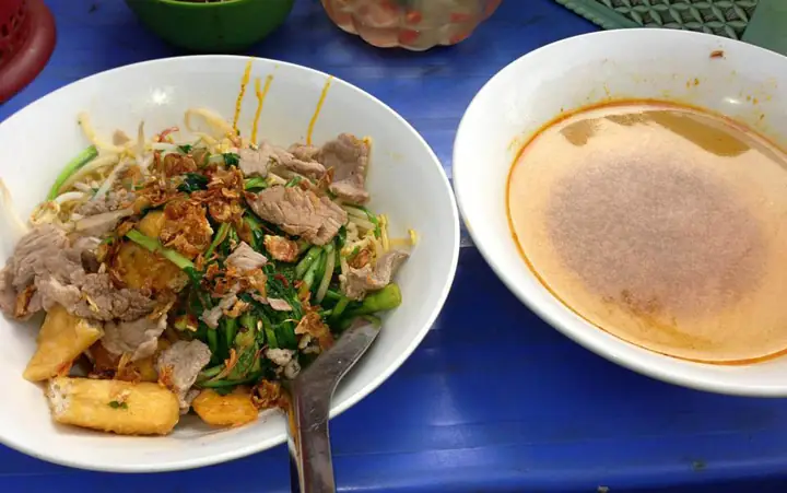 Review Quán Bánh Đa Miến Trộn Thái Thịnh: Trải Nghiệm Thực Tế Và Đánh Giá Chi Tiết