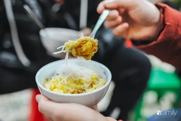 Bánh Đúc Nóng Bà Xuân: Review Chi Tiết Món Quà Chiều Đặc Sắc Hà Nội