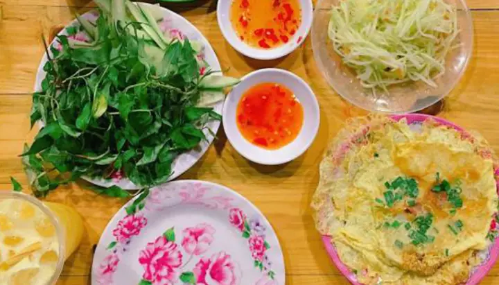 Review Bánh Ép Huế O Lan: Trải Nghiệm Món Ăn Vặt Đậm Chất Xứ Huế Tại Quận 12