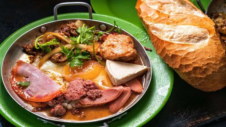 Top 5 Quán Bánh Mì Chảo Bình Thạnh Ngon Nhất: Đánh Giá Chi Tiết Từ A Đến Z