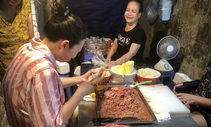Bánh Mì Pate Cột Đèn Hải Phòng: Review Toàn Diện Về Món Ăn Đêm Đặc Trưng