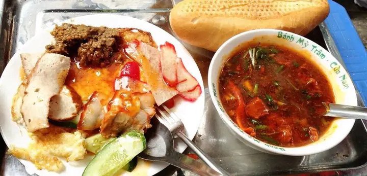 Bánh Mì Sốt Vang Đình Ngang