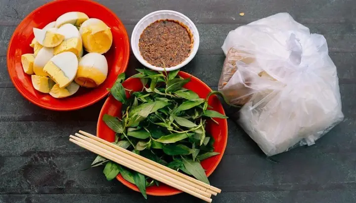 Bánh Tráng Chấm Cô Gánh: Review Chi Tiết Quán Ăn Vặt Phan Xích Long