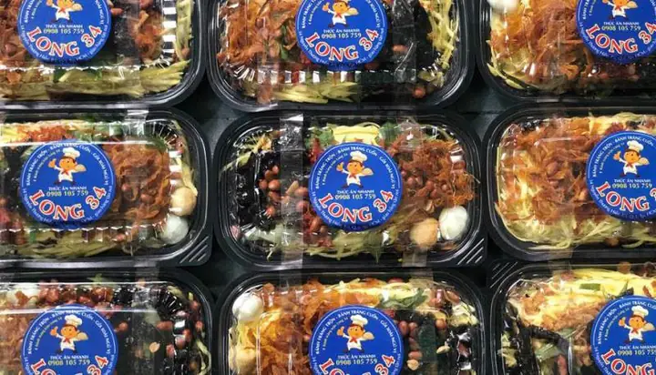 Review Quán Bánh Tráng Trộn Long: Trải Nghiệm Ăn Vặt Đậm Chất Vườn Chuối
