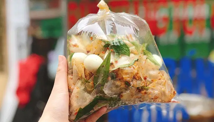Review Quán Bánh Tráng Tỏi Ớt Cô Giang: Trải Nghiệm Ăn Vặt Đậm Đà Quận 3