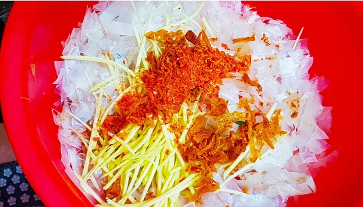 Review Bánh Tráng Trộn Bà Gánh: Món Ăn Vặt Đậm Chất Gia Truyền Giá Hời