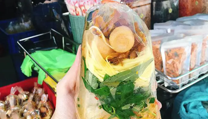 Review Bánh Tráng Trộn Chú Viên: Thử Thách Sự Kiên Nhẫn Vì Một Tô Ngon?