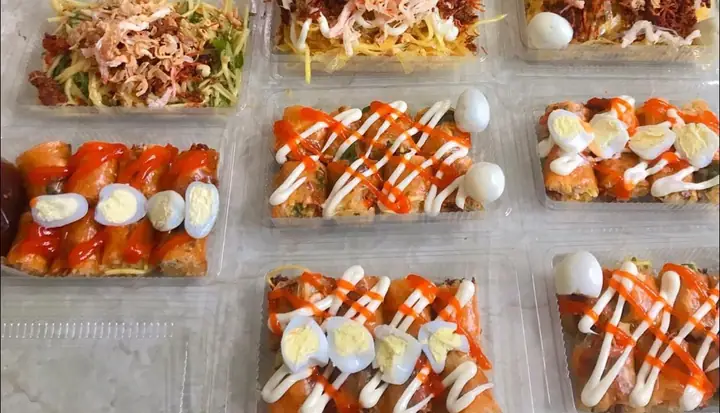 Review Bánh Tráng Trộn 86 Hàng Trống Cửa Bắc: Trải Nghiệm Món Ăn Vặt Đặc Trưng Hà Nội