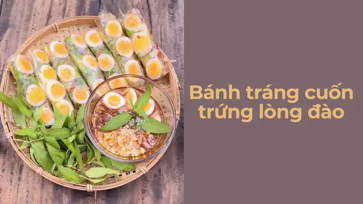 Review Chi Tiết Món Bánh Tráng Cuốn Trứng Lòng Đào Chấm Mắm Me