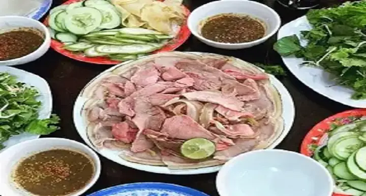 Bê Thui Cầu Mống Đà Nẵng: Tinh Hoa Ẩm Thực Miền Trung