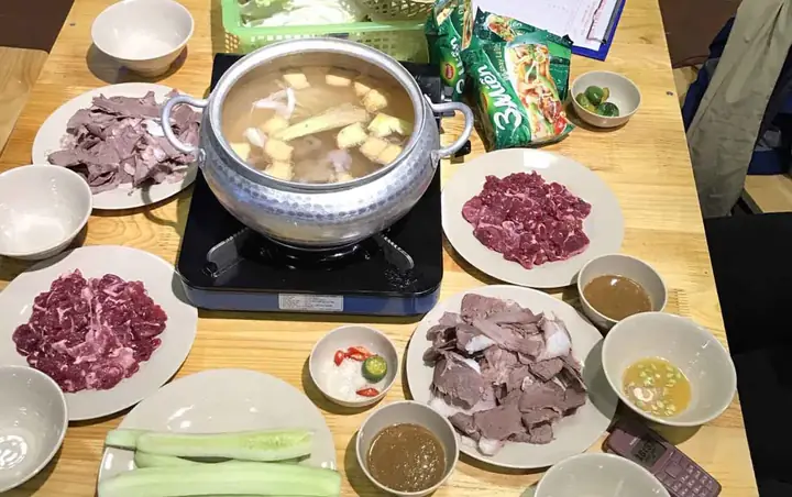 Review Bò Nhúng Dấm Hiệp Mẩu Giảng Võ: Trải Nghiệm Ẩm Thực Đậm Chất Hà Nội