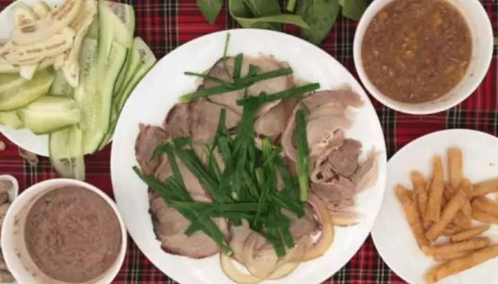 Bò Tơ, Gà Ta & Cơm Cháy Củ Chi 69: Trải Nghiệm Ẩm Thực Đậm Chất Nông Dân