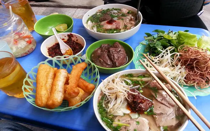 Review Quán Bún Bò Huế Hàng Cá: Đánh Giá Chi Tiết Về Hương Vị Đặc Trưng