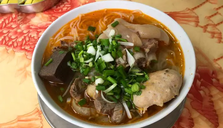 Review Quán Bún Bò Huế Quang Trung Thanh Hóa: Đánh Giá Chân Thực Về Ẩm Thực Đặc Trưng