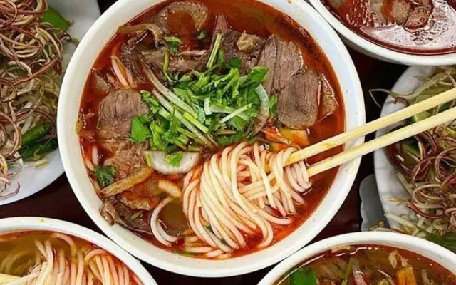 Bún Bò Huế Bến Ngự Trương Định: Đánh Giá Chi Tiết Nhất