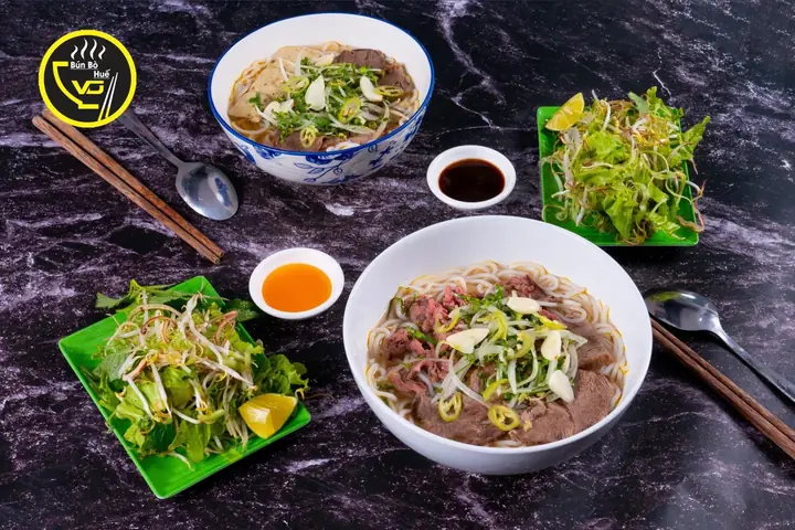 Review Quán Bún Bò Huế Vỹ Dạ: Trải Nghiệm Hương Vị Truyền Thống Ở Buôn Ma Thuột