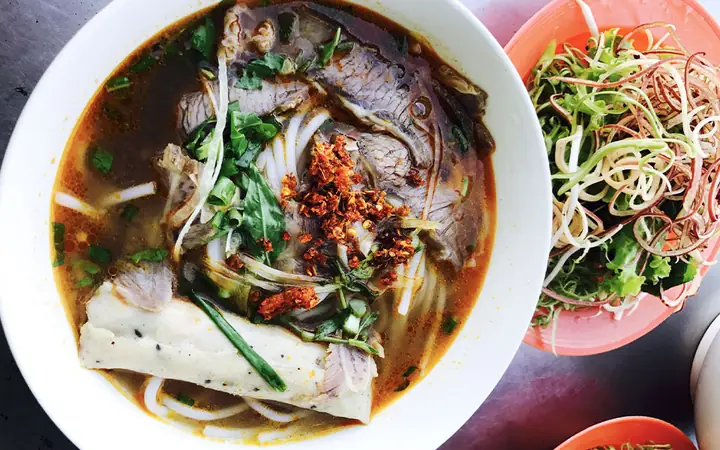 Review Quán Bún Bò Cầu Lê Văn Sỹ: Chất Lượng, Giá Cả & Trải Nghiệm Thực Tế