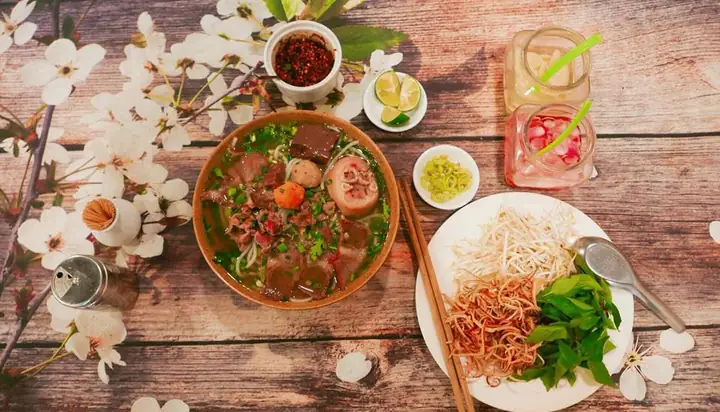 Review Bún Bò Huế Nguyễn Thị Thập: Chất Lượng Và Giá Cả Thực Tế