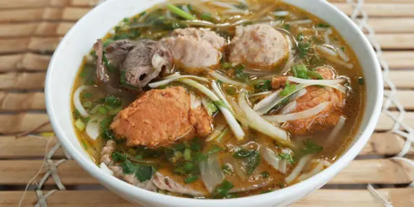 Review Bún Bò Huế O Bé Trần Quốc Thảo: Đánh Giá Khách Quan Và So Sánh