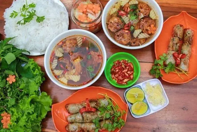 Bún Chả Hà Nội: Hướng Dẫn Chi Tiết Cách Ăn Chuẩn Vị Từ A Đến Z