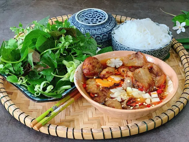 Review Bún Chả Đồng Xuân: Trải Nghiệm Tại 323 Lý Tự Trọng