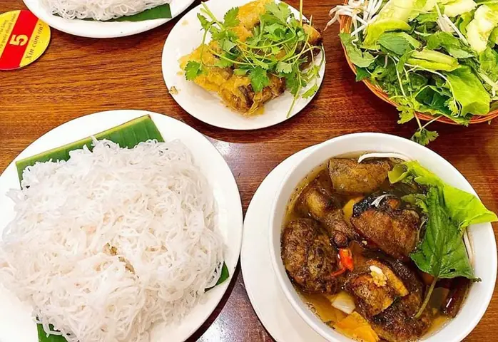 Review Bún Chả Sinh Từ - Hoàng Đạo Thuý: Gia Truyền Đậm Đà Hà Nội