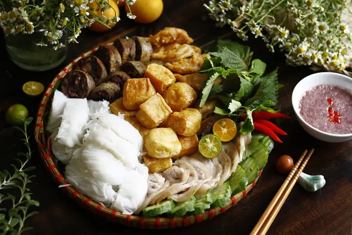 Bún Đậu Hà Nội Xưa: Bí Quyết Chế Biến Chuẩn Vị Từ Làng Mơ Đến Mẹt Gỗ