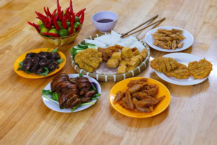 Đánh Giá Chi Tiết Quán Bún Đậu Mắm Tôm Tiến Hải: Hương Vị Đậm Chất Hà Nội Giữa Lòng Sài Gòn