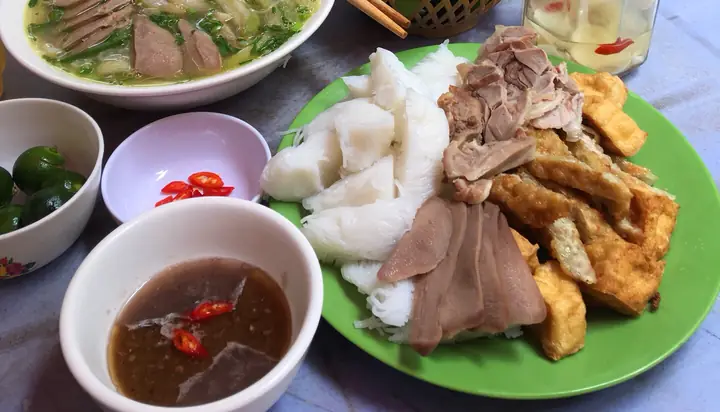 Review Quán Bún Đậu Phan Phù Tiên: Trải Nghiệm Ẩm Thực Vỉa Hè Đặc Sắc Hà Nội