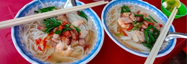 Bún Nước Lèo Cây Nhãn: Quán Ăn Lâu Đời Với Hương Vị Đậm Đà Sóc Trăng