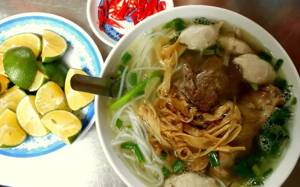 Review Quán Ăn Khải Dung: Bún Sườn Mọc Hà Nội Có Đáng Thử?