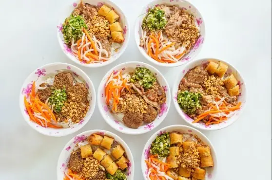 Review Bún Thịt Nướng Hoàng Văn 137 Chấn Hưng: Trải Nghiệm Thực Tế