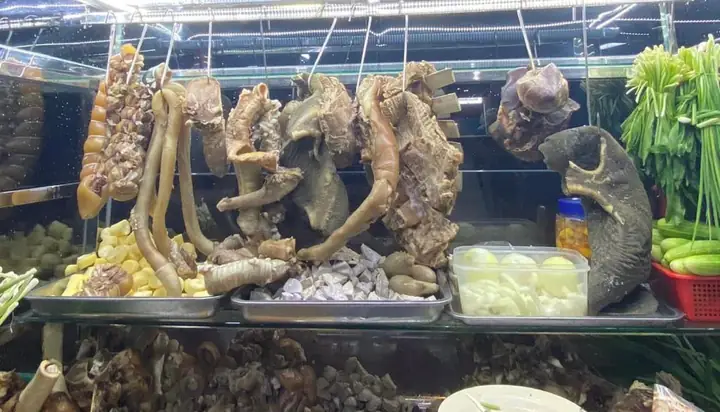 Lẩu Bò Cầu Dừa: Trải Nghiệm Ẩm Thực Đậm Chất Tại Hóc Môn