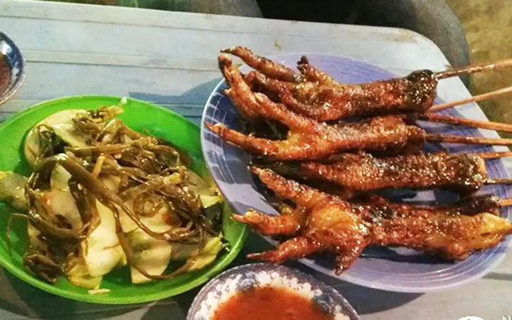 Chân Gà Nướng Lý Văn Phức: Review Toàn Diện Về Hương Vị, Giá Cả Và Không Gian