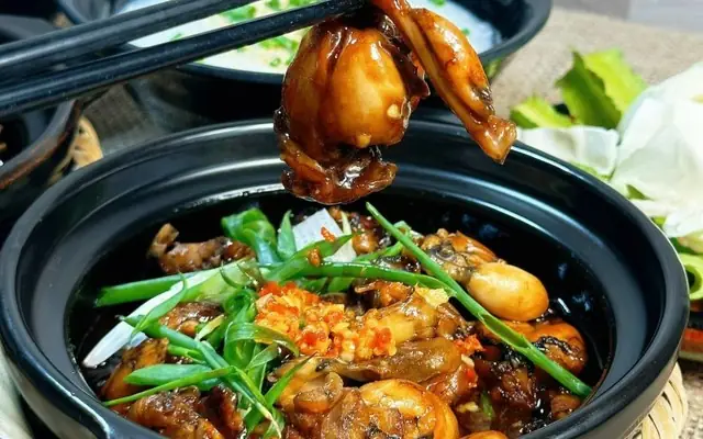 Review Cháo Ếch Singapore Ông Nhí Đà Nẵng: Thử Thách Hương Vị Cay Nồng