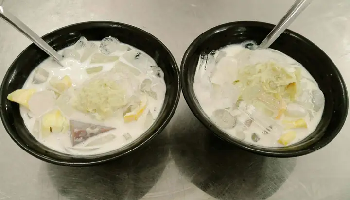 Review Quán Chè 476 Nguyễn Thái Sơn: Trải Nghiệm Ẩm Thực Vỉa Hè Gần Chợ Gò Vấp