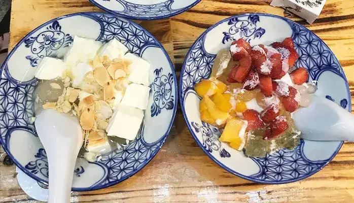 Đánh Giá Chi Tiết Chè Khúc Bạch Quang Trung: Trải Nghiệm Món Tráng Miệng Thanh Đạm Chuẩn Vị