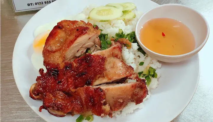 Review Quán Cơm Gà Nướng Ngọc Bích: Trải Nghiệm Đáng Tiền Tại Quận 10?