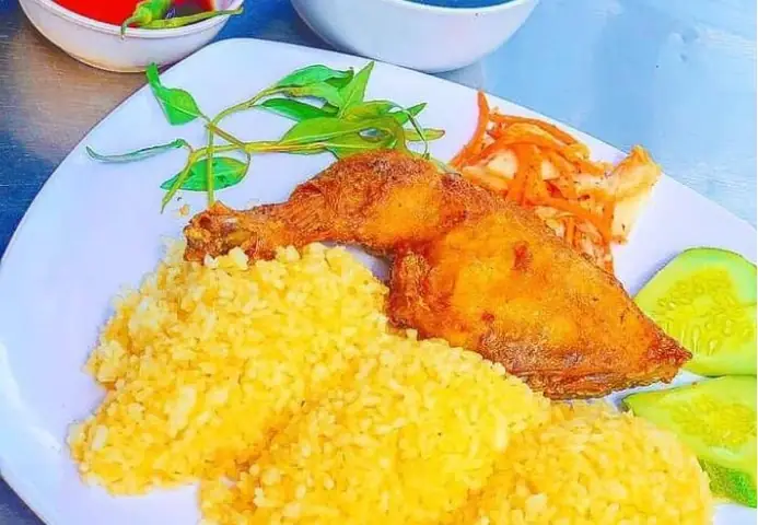 Review Cơm Gà Xối Mỡ Thụy Kha - Quán Ăn Nổi Tiếng Ở Nha Trang