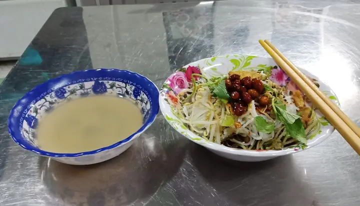 Cơm Hến Hàn Mặc Tử: Review Chi Tiết Quán Ăn Nổi Tiếng Ở Huế