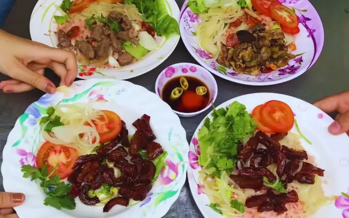 Cơm Lạp Vịt Cống Quỳnh