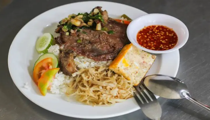 Đánh Giá Chi Tiết Quán Cơm Tấm Lê Quang Định: Trải Nghiệm Thực Tế & Phân Tích
