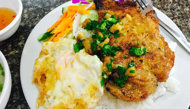 Review Quán Cơm Tấm Nam Phương Tạ Quang Bửu: Đánh Giá Chi Tiết Về Hương Vị, Giá Cả & Trải Nghiệm Thực Tế