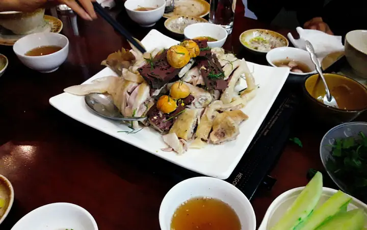 Nhà Hàng Gà Đông Hồ Văn Cao Hải Phòng: Điểm Đến Cho Tín Đồ Món Gà